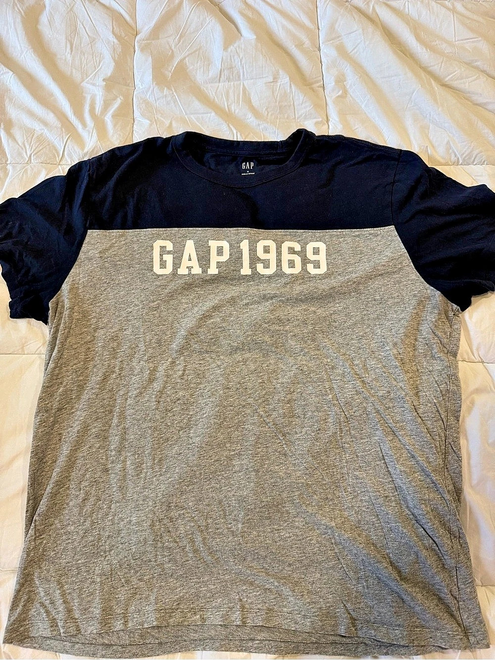 Gap 1969 Logo Tee in Gray & Black Like New